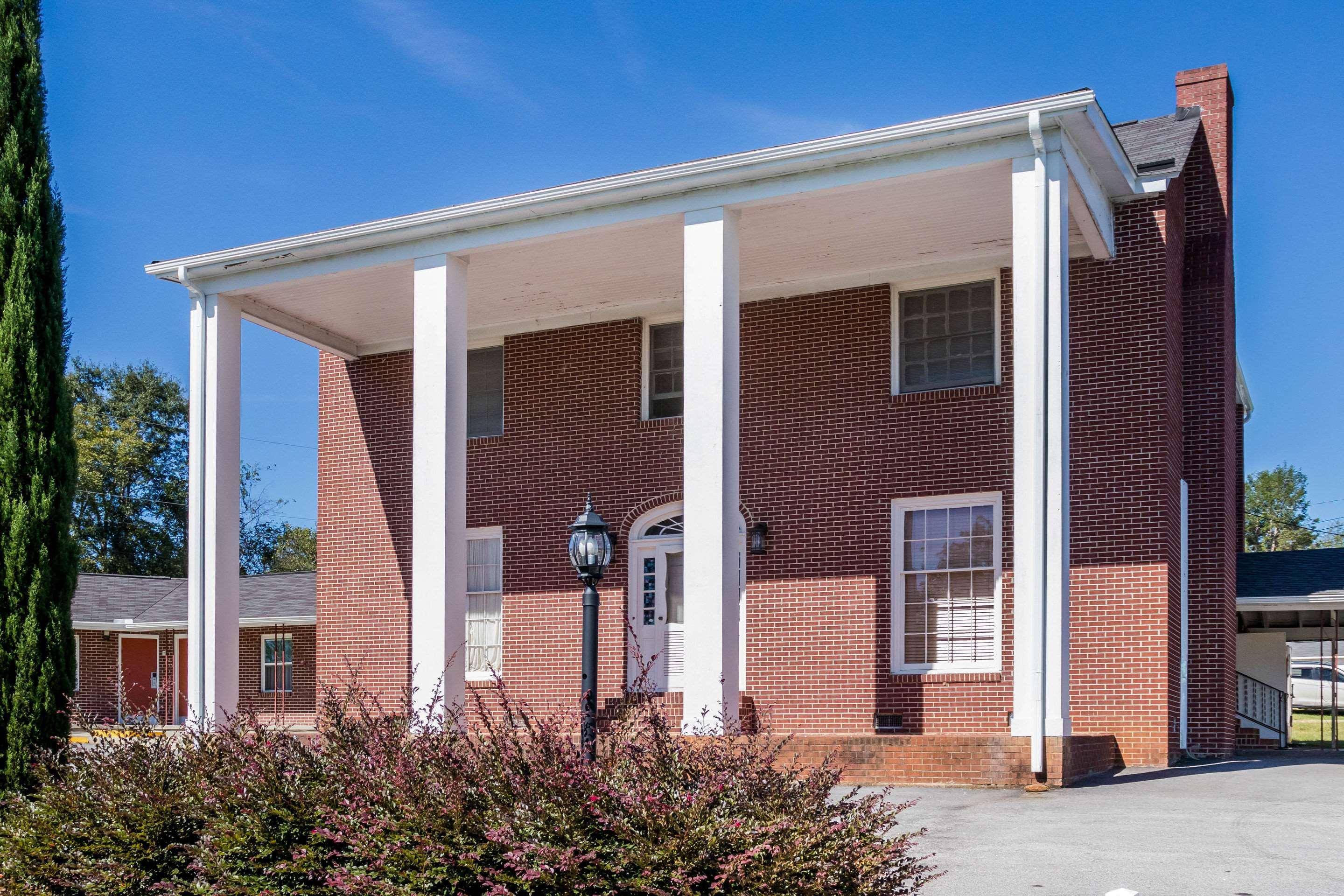 Rodeway Inn & Suites Walhalla Exterior photo