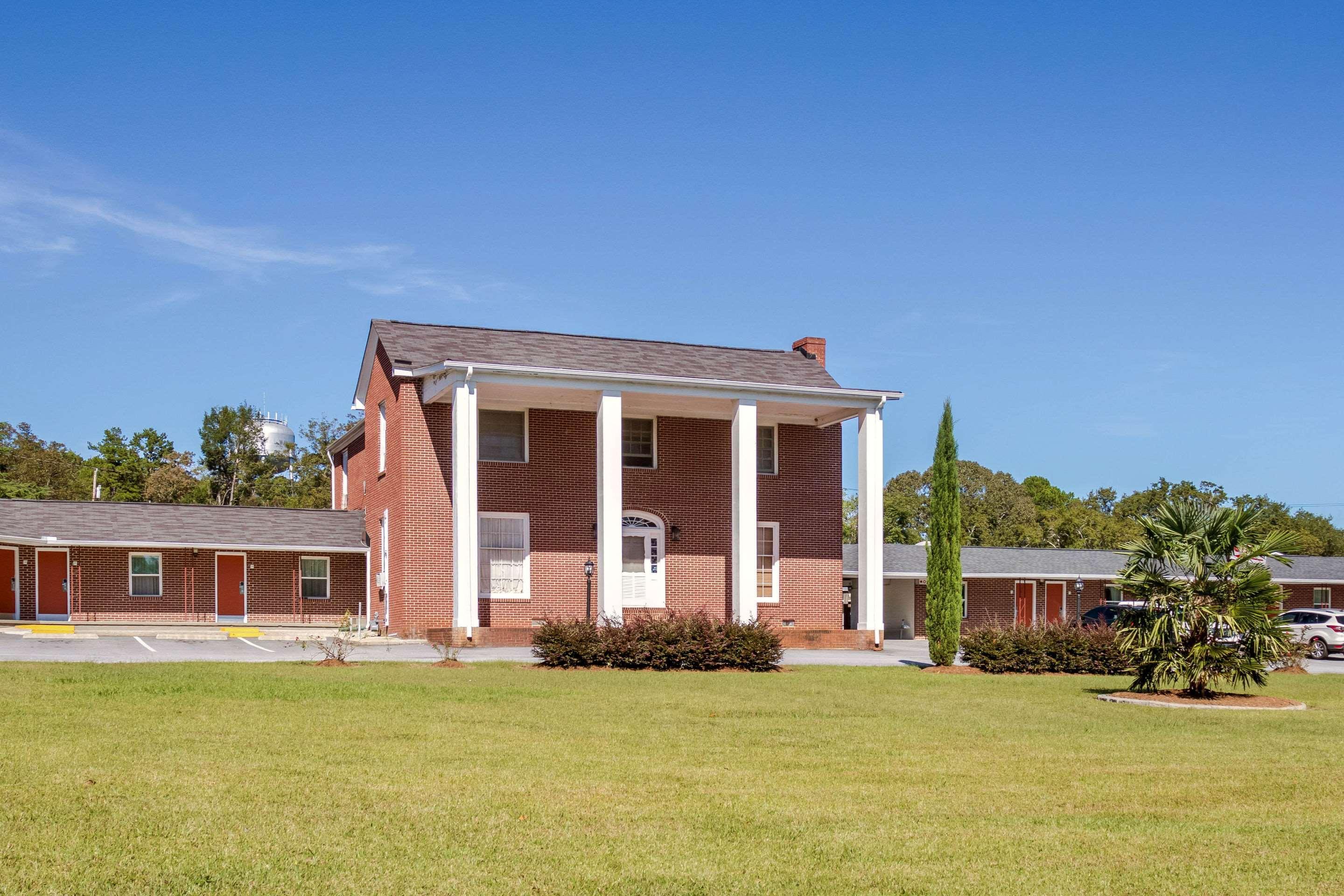 Rodeway Inn & Suites Walhalla Exterior photo